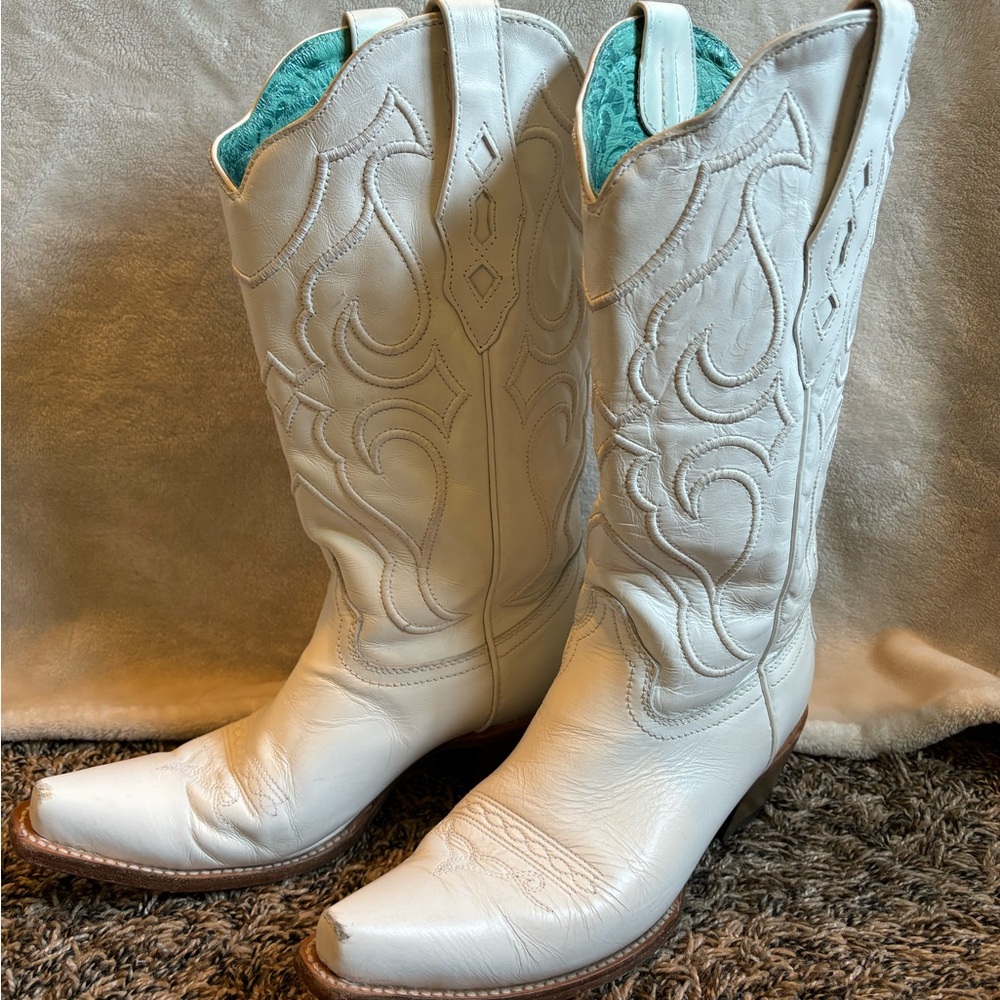 Corral women’s snip toe cowgirl boots